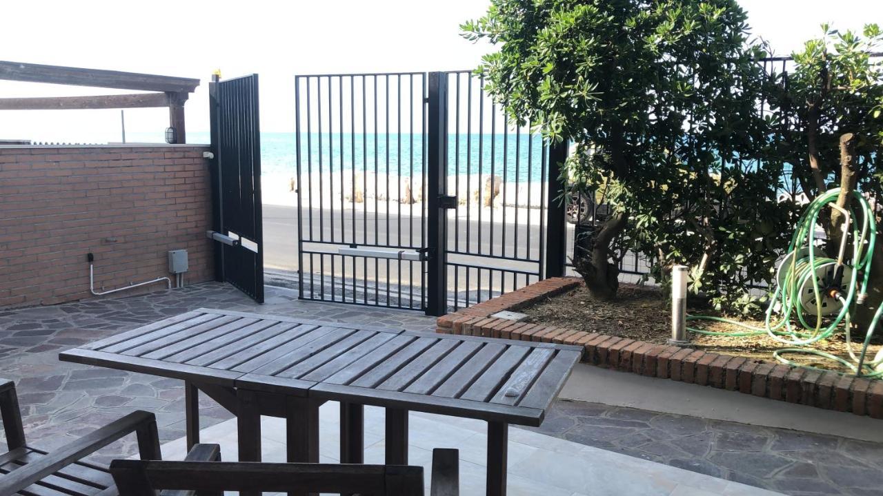 Beach Appartament マリーナ・ディ・モンテマルチアーノ エクステリア 写真